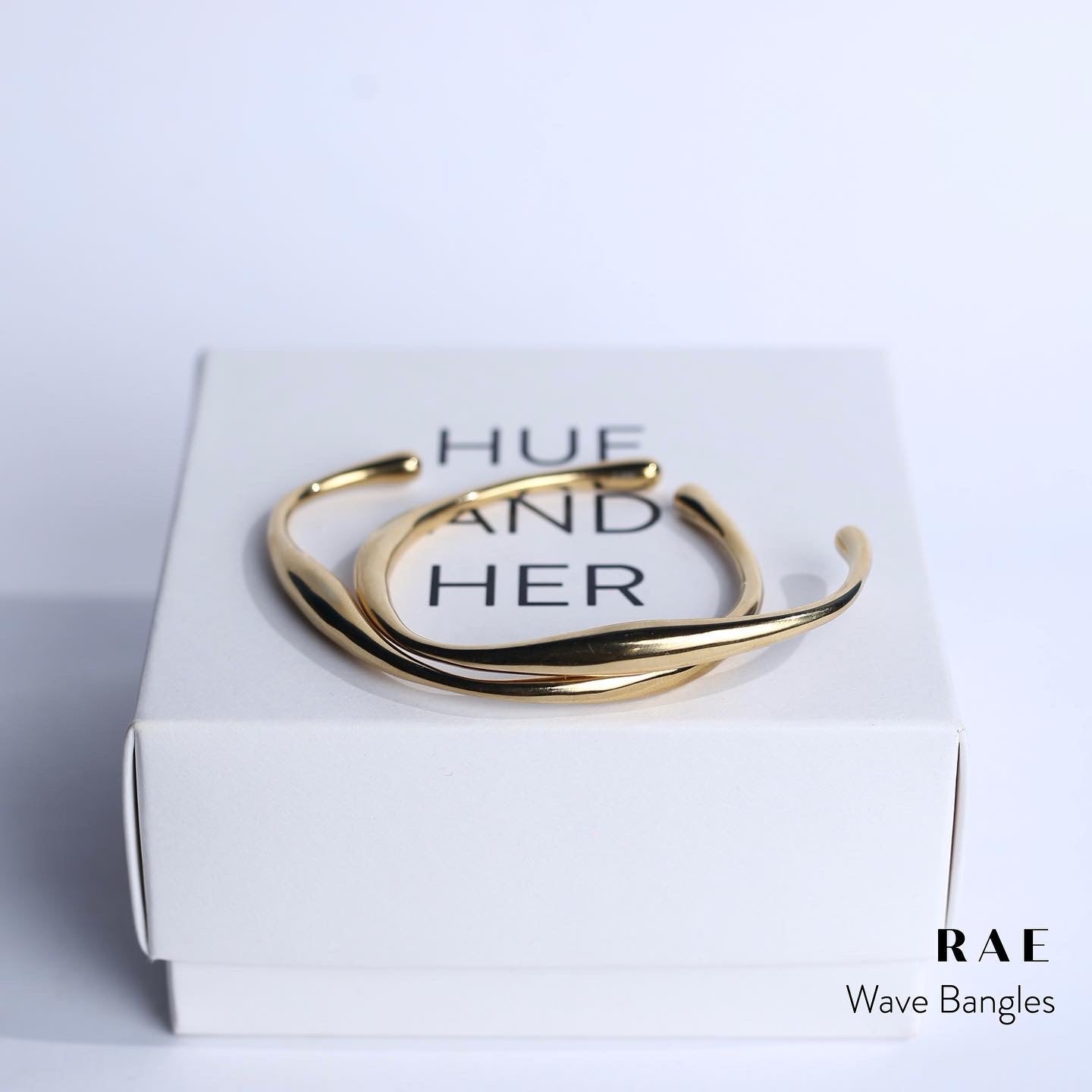 Rae Wave Bangle ( Single )