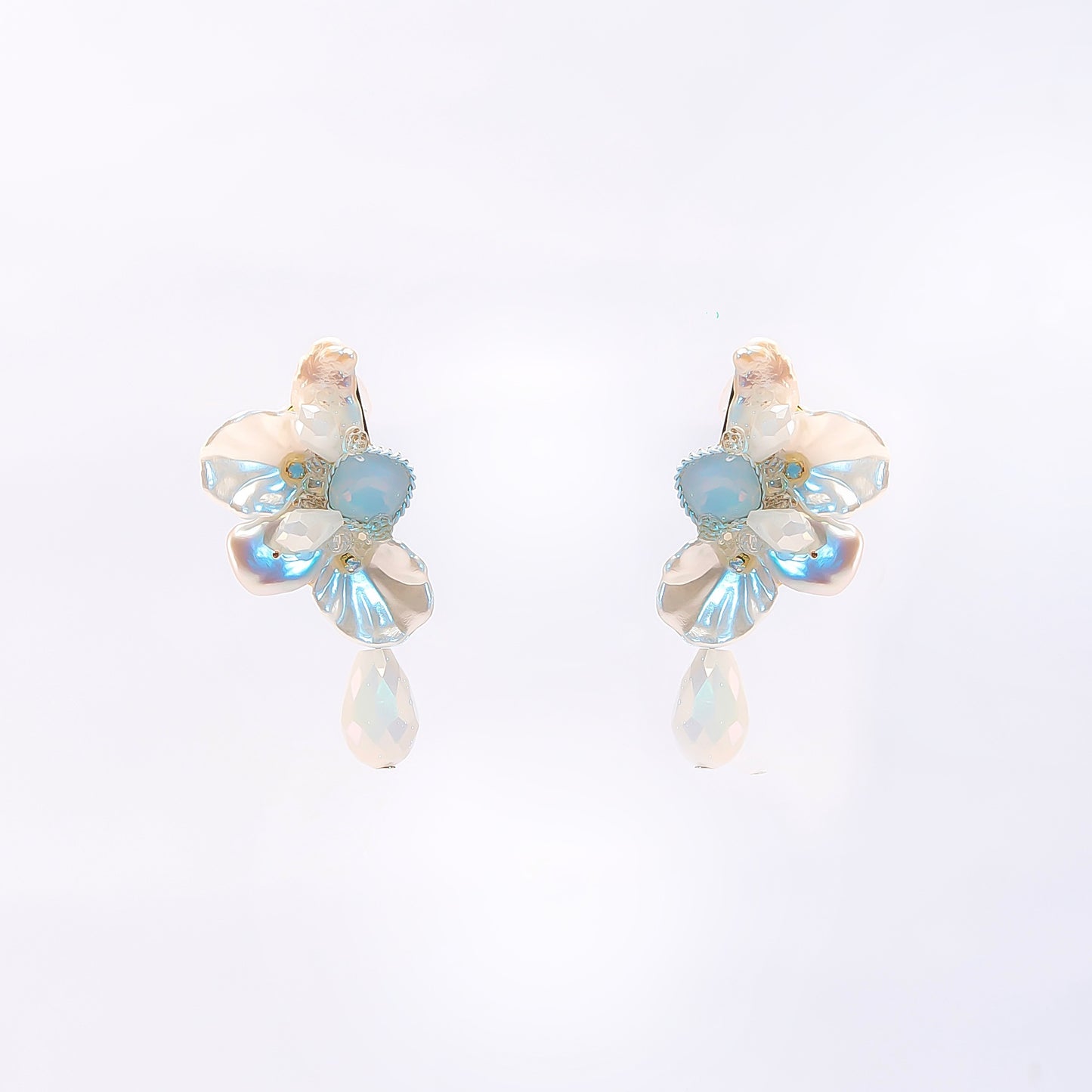 Nour Shell Earrings